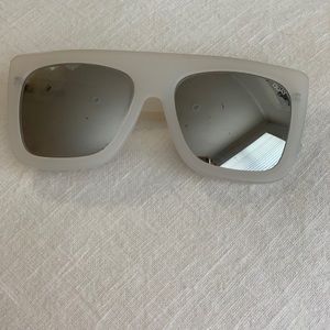Quay cafe racer sunglasses